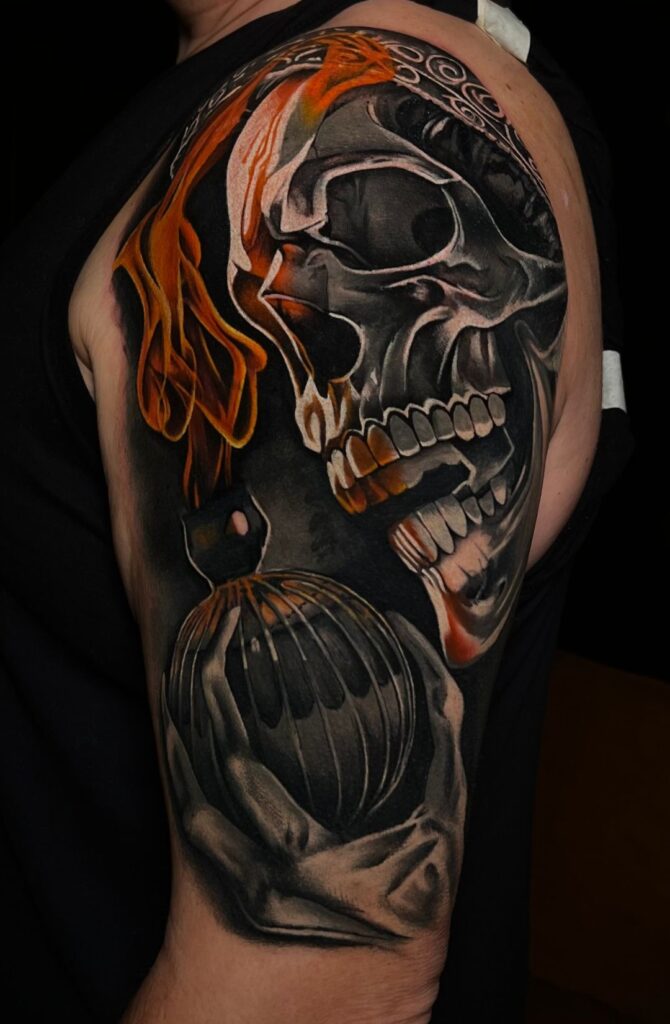 Barevné tetování - lebka která vyfukuje kouř